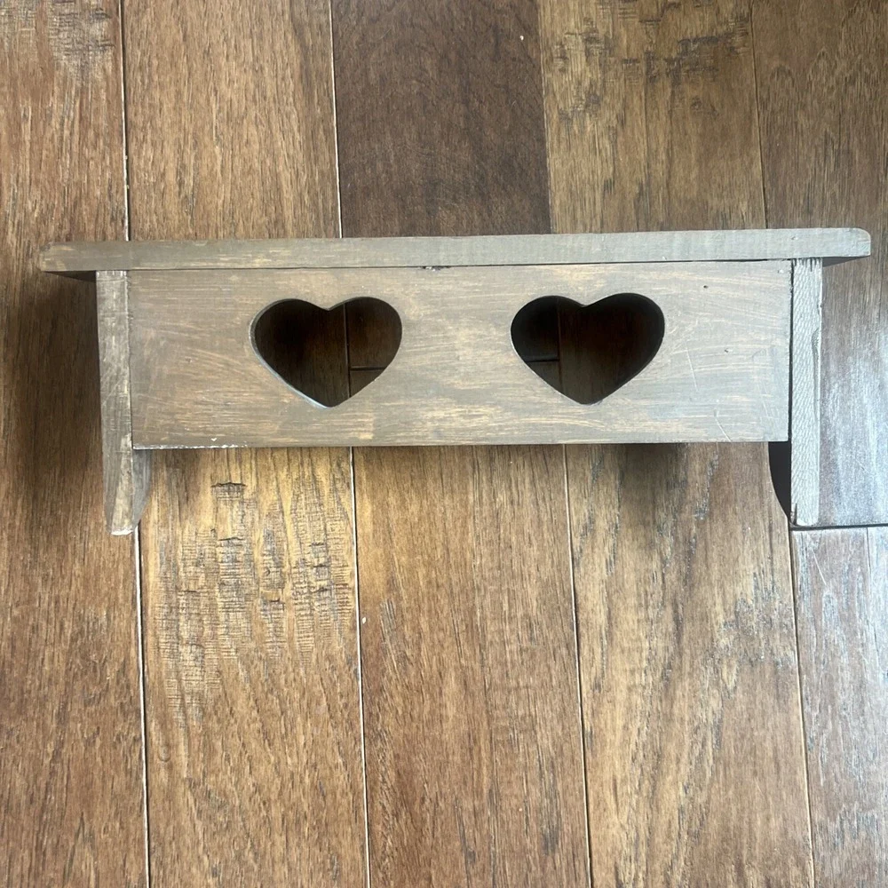 VTG Solid Wood Cottagecore 2 Hearts Cutout Wall Hanging Shelf With 3 Pegs  16